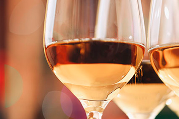 Fotografía de una copa de vino