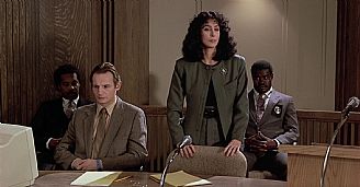 Fotograma de la película protagonizada por Cher y Liam Neeson