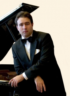 Fotografía del director de orquesta Robert Treviño