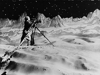 Fotograma de la película «La mujer en la luna»