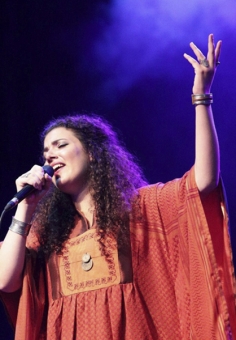 Fotografía de la cantante Nai Barghouti