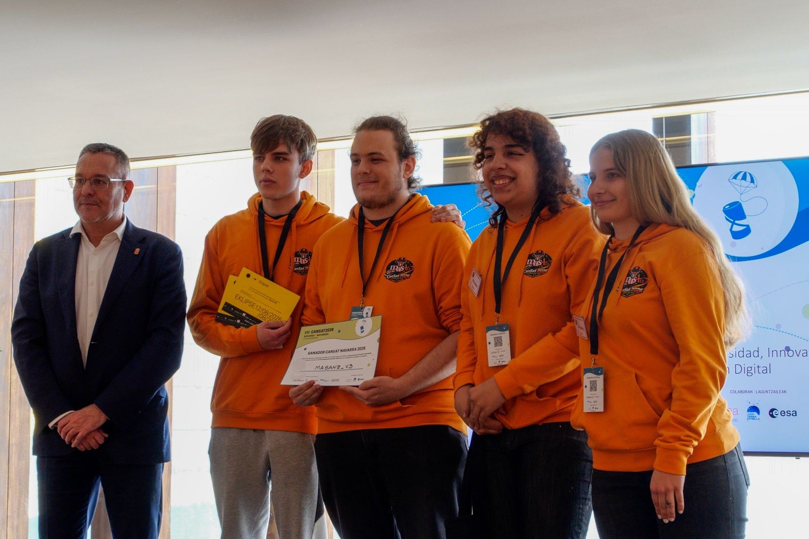 Fotografía del grupo de ganadores 