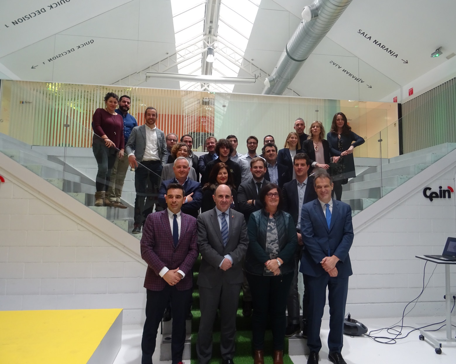 Foto de grupo de los participantes en la clausura de la sexta edición de Impulso Emprendedor. 