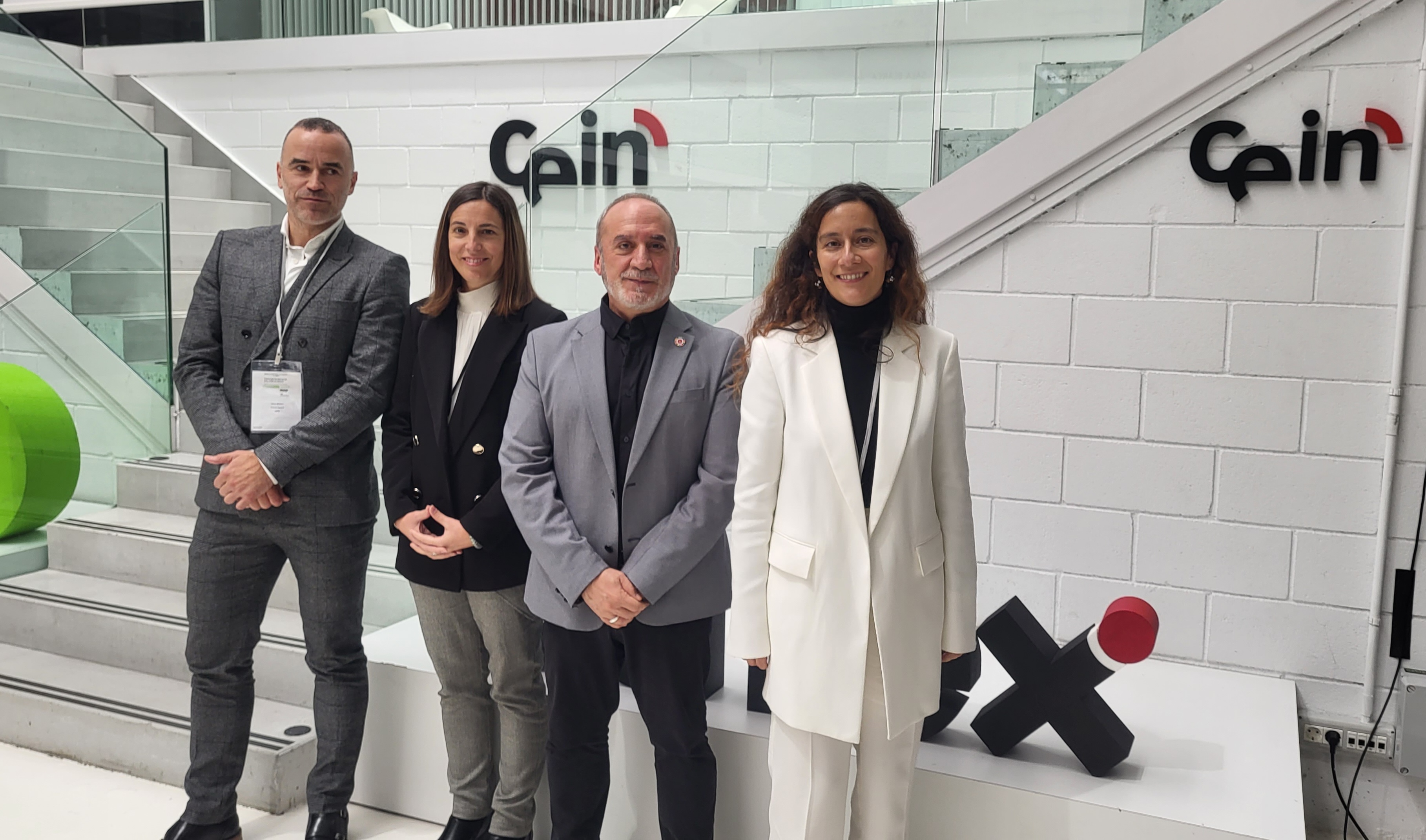 Fotografía de los representantes que han acudido a la presentación