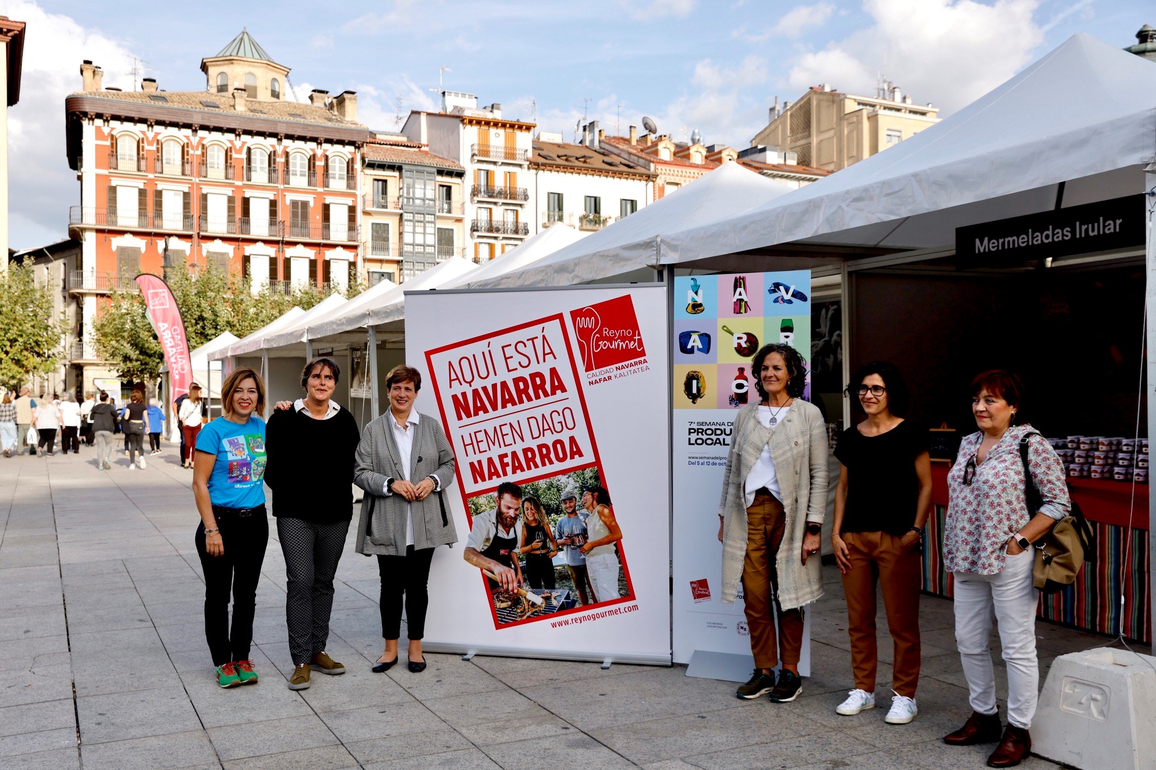 Fotografía de varios representantes en la inauguración de la feria.