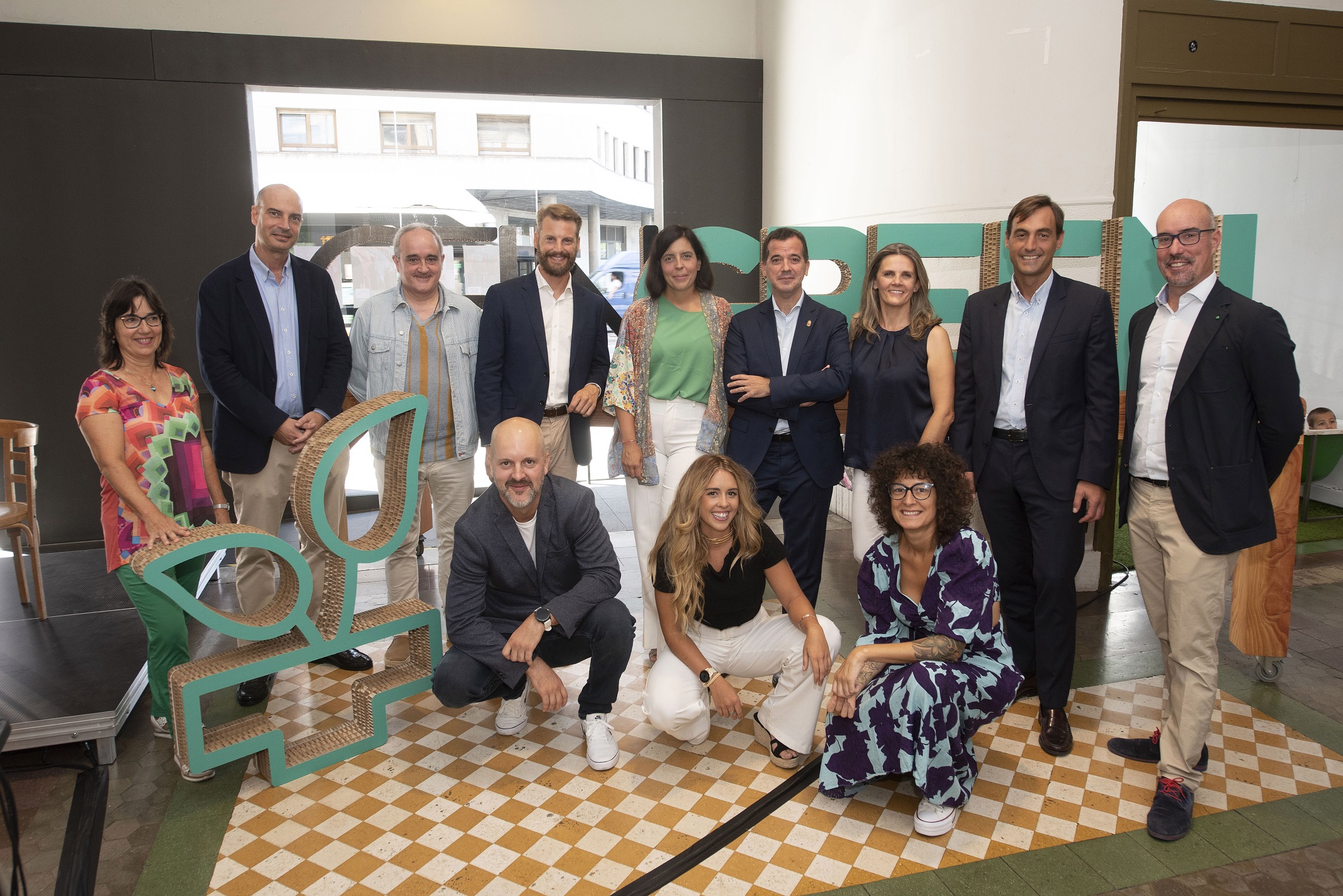 Fotografía de los asistentes al acto