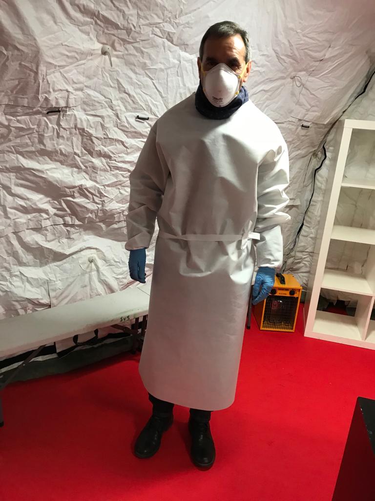 Imagen de la bata de polipropileno que se está fabricando en Refena. Imagen: https://www.fundacionfin.es/