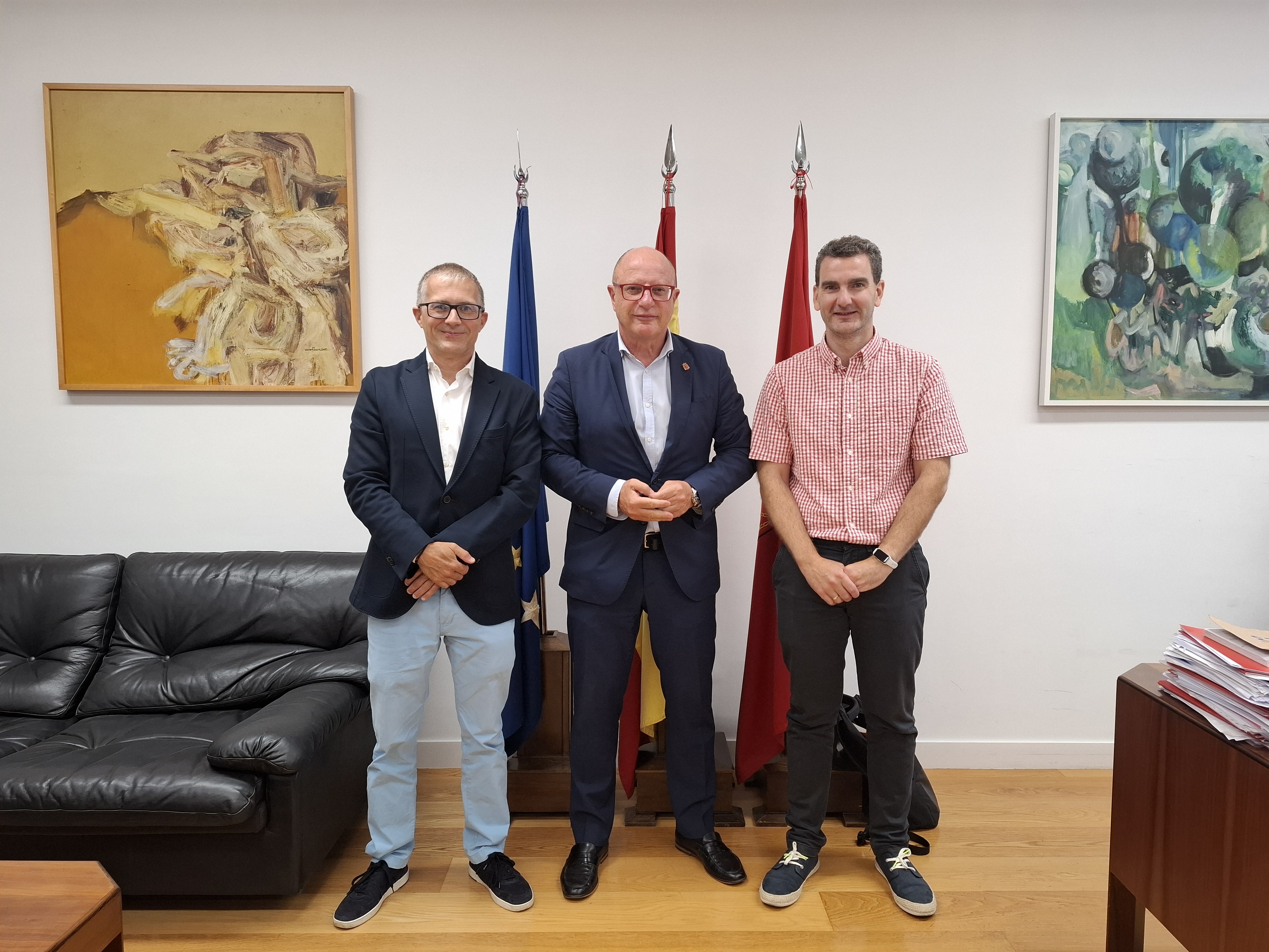 Francisco Fernández, director general de CPEN; Carlos Gimeno, consejero de Educación; y Luis Calatayud, director general de Formación Profesional, Digitalización y Servicios Educativos