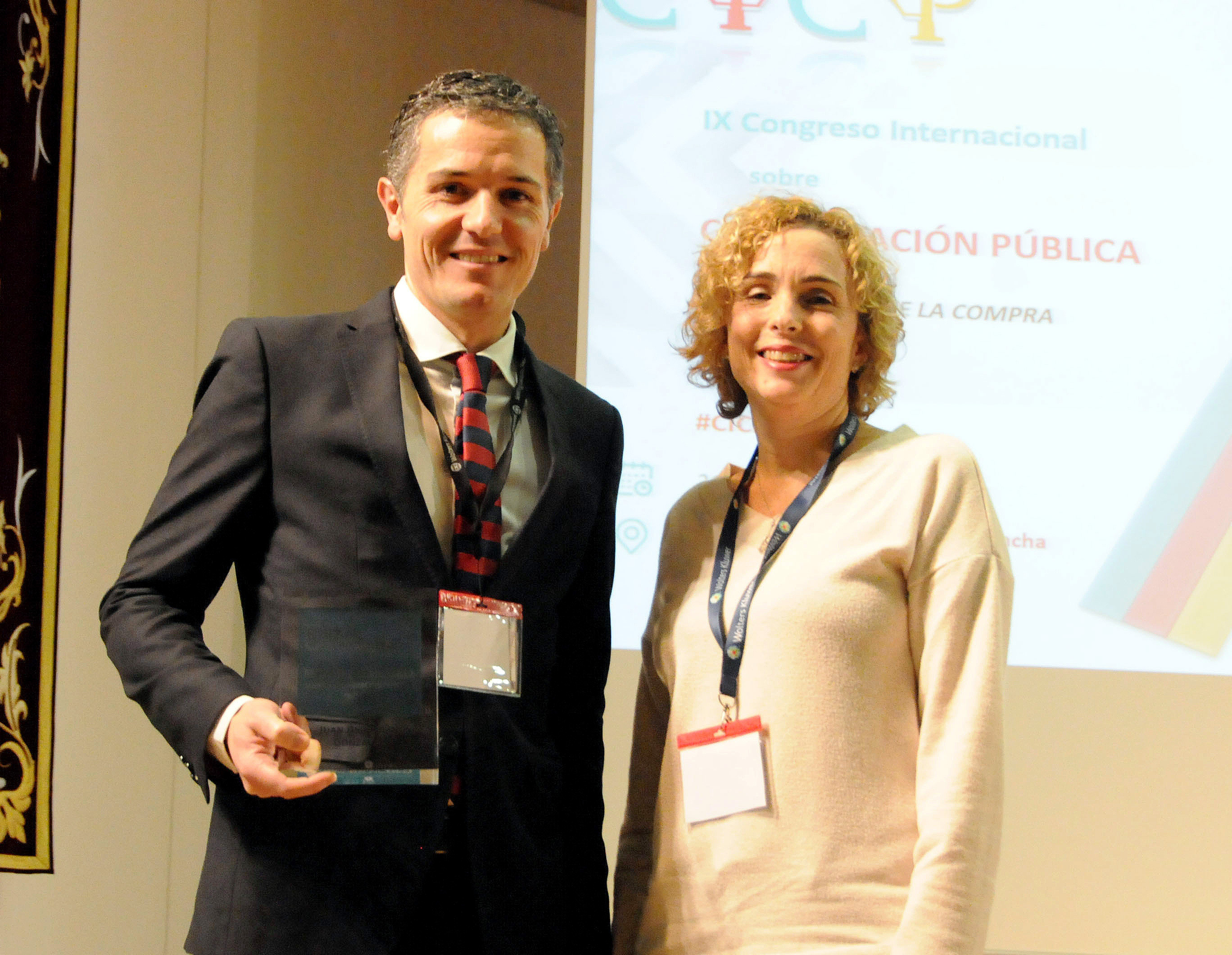 Imagen de la entrega del III Premio Ruiz de Castañeda a Juan Barberán.