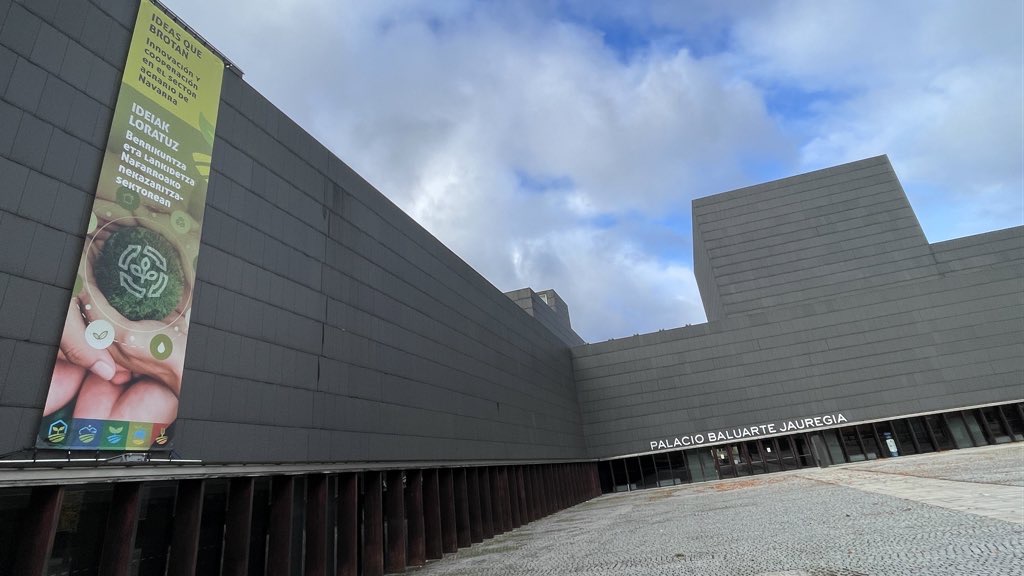 Fotografía exterior del edificio Baluarte.