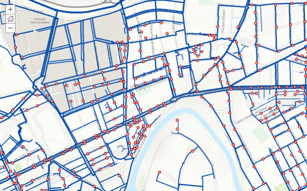 magen de una demo realizada por Tracasa con la tecnología Utility Network de Esri. En ella se aprecian, señaladas con pequeños puntos, bocas de riego pertenecientes a la red de la Mancomunidad de la Comarca de Pamplona, en la zona norte de la capital navarra. 