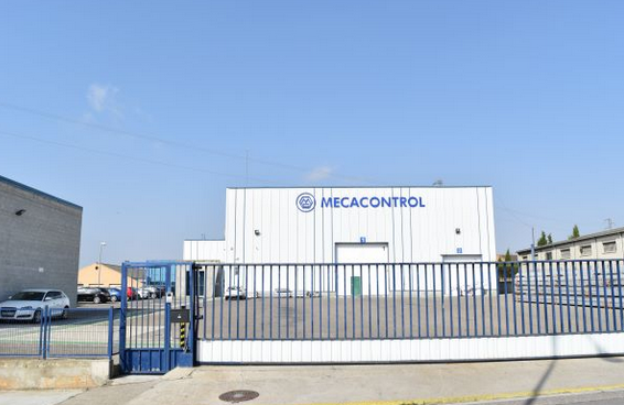 Fotografía de la fachada de la fábrica Mecacontrol