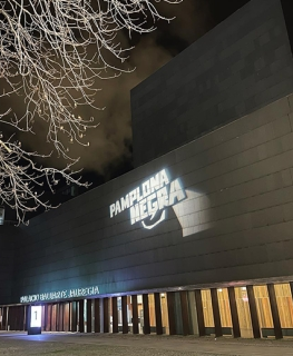 Fotografía de la fachada del palacio de congresos Baluarte