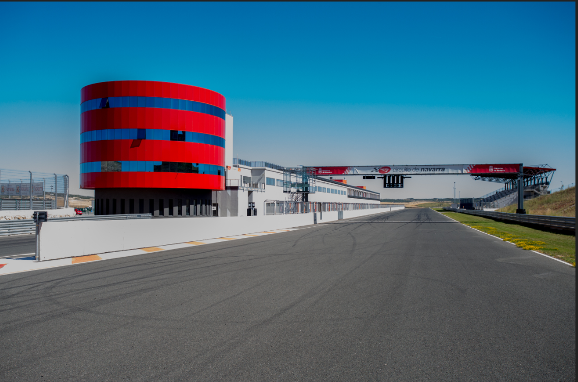 El martes 6 se disputará la carrera en línea donde recibiremos en el Circuito a todo el pelotón élite y sub23 masculino y con ellos también estarán nuestros chicos de la Selección Navarra Junior.