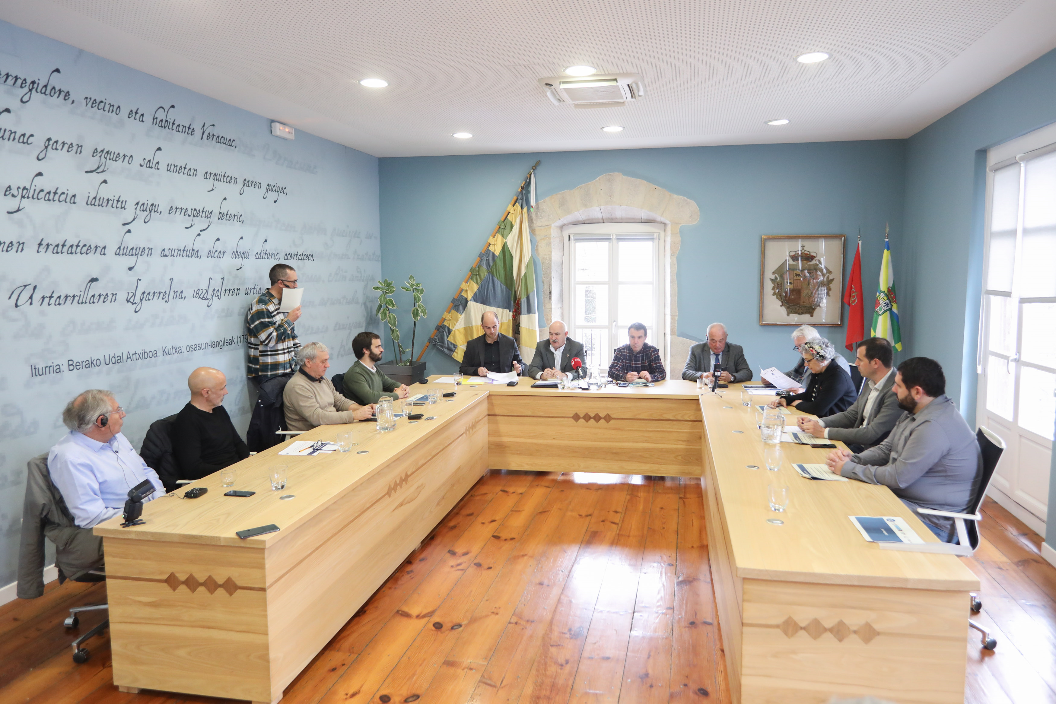 Fotografía de un momento de la reunión.