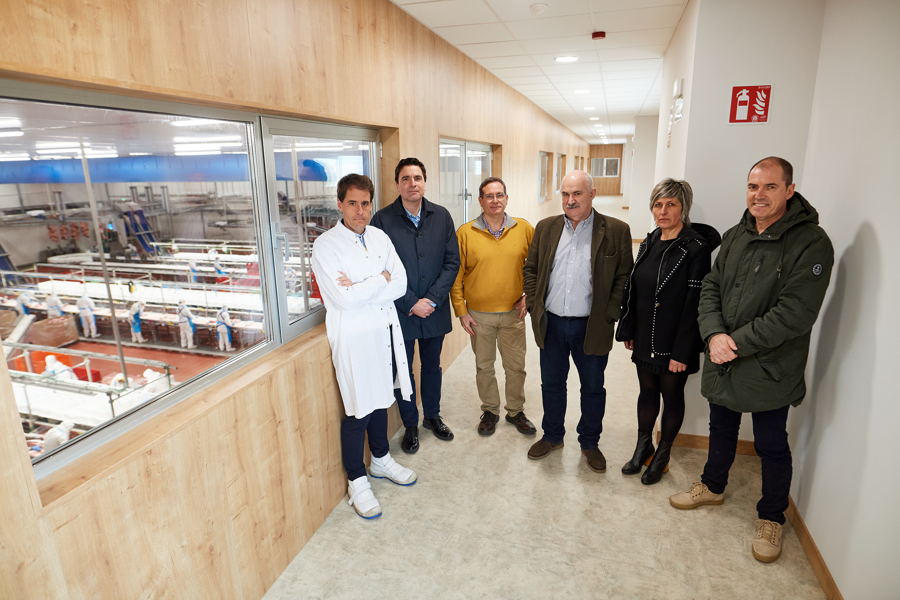 Fotografía del vicepresidente Aierdi junto a la delegación que ha participado en la visita. 