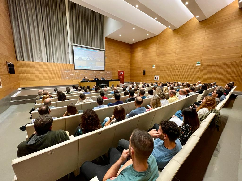 Fotografía de los asistentes a la jornada del SITNA celebrada esta mañana en Pamplona