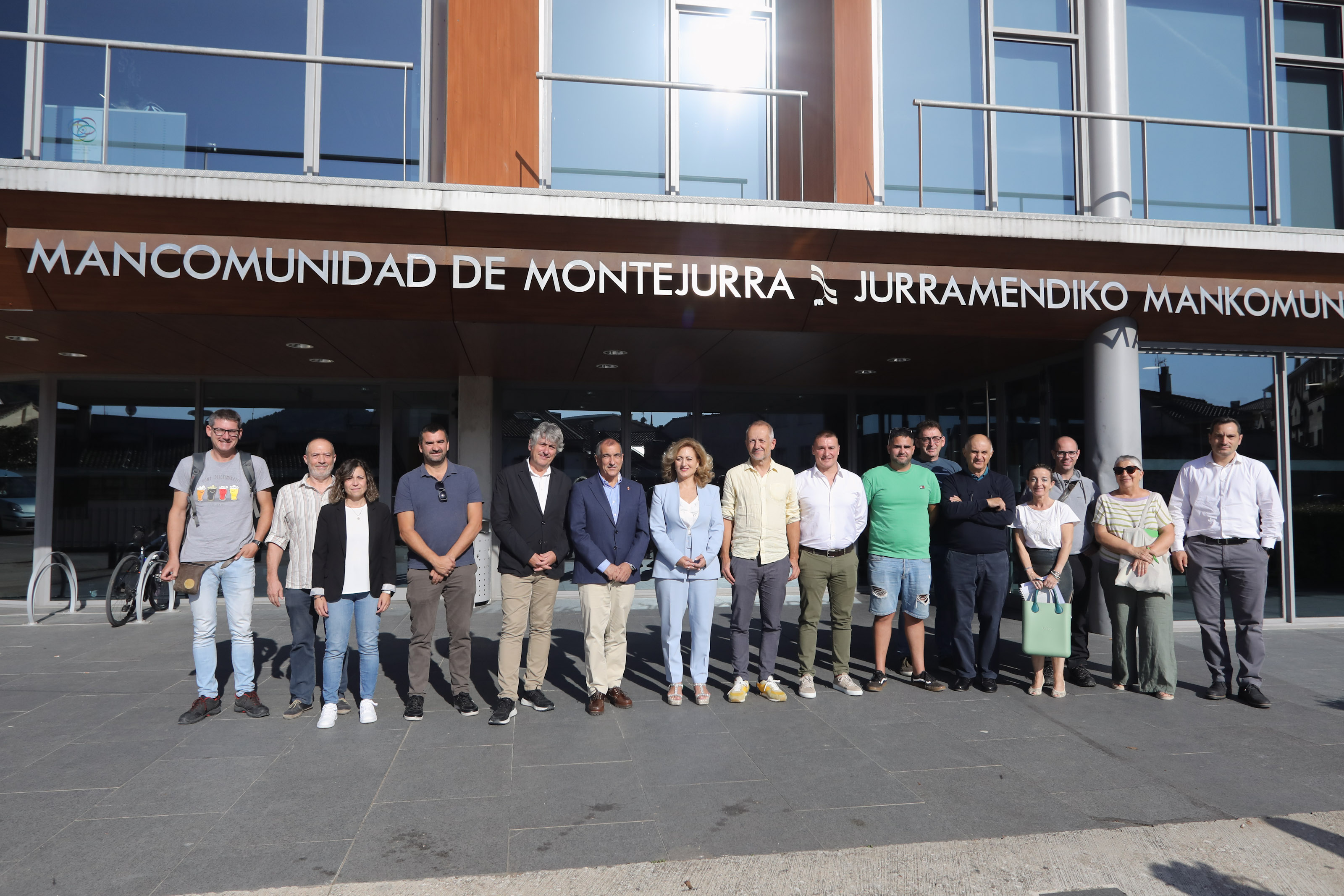 Fotografía de los asistentes al acto.