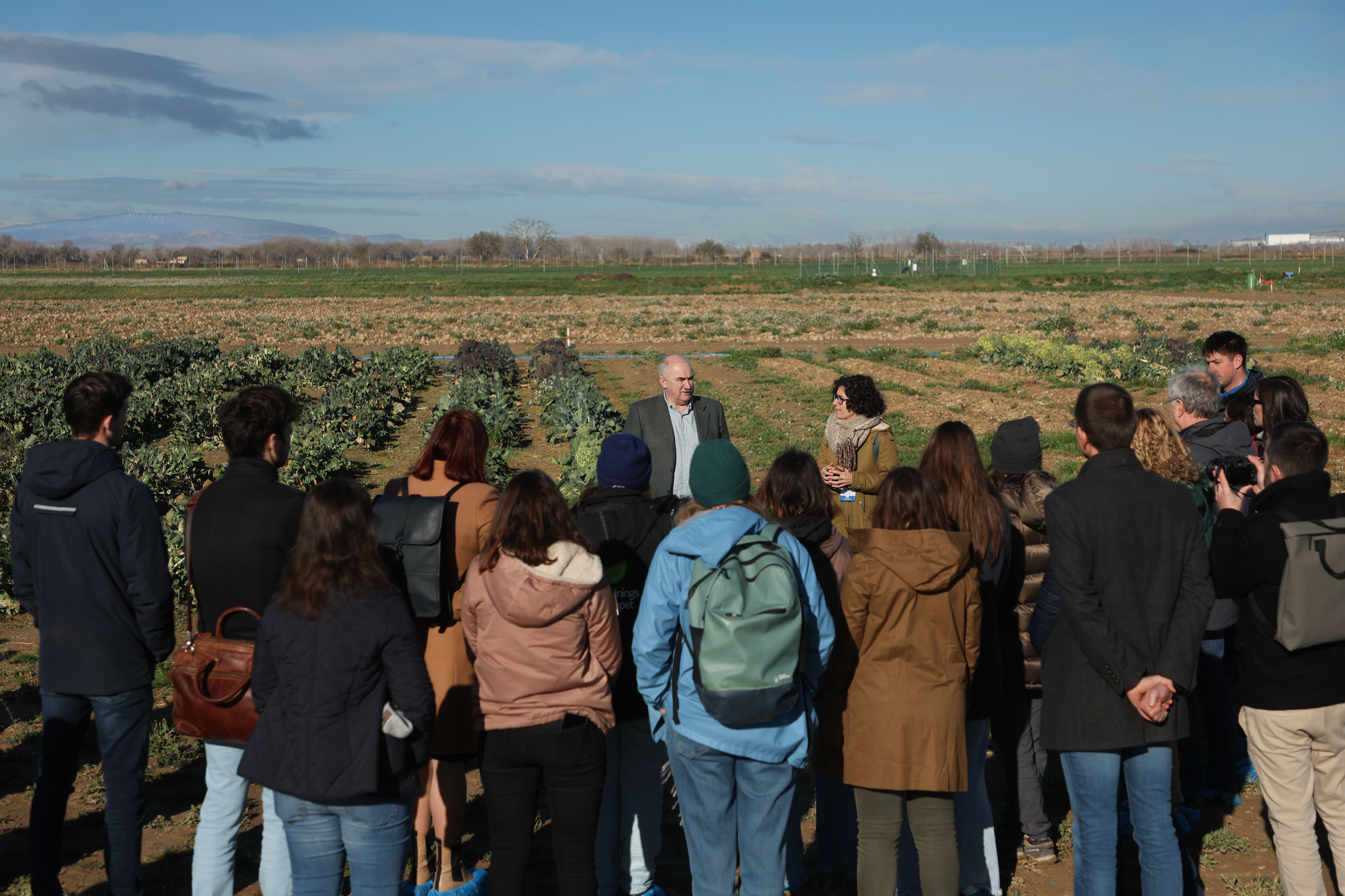 Fotografía de representantes de las 11 entidades europeas han participado en la visita a Cadreita. 