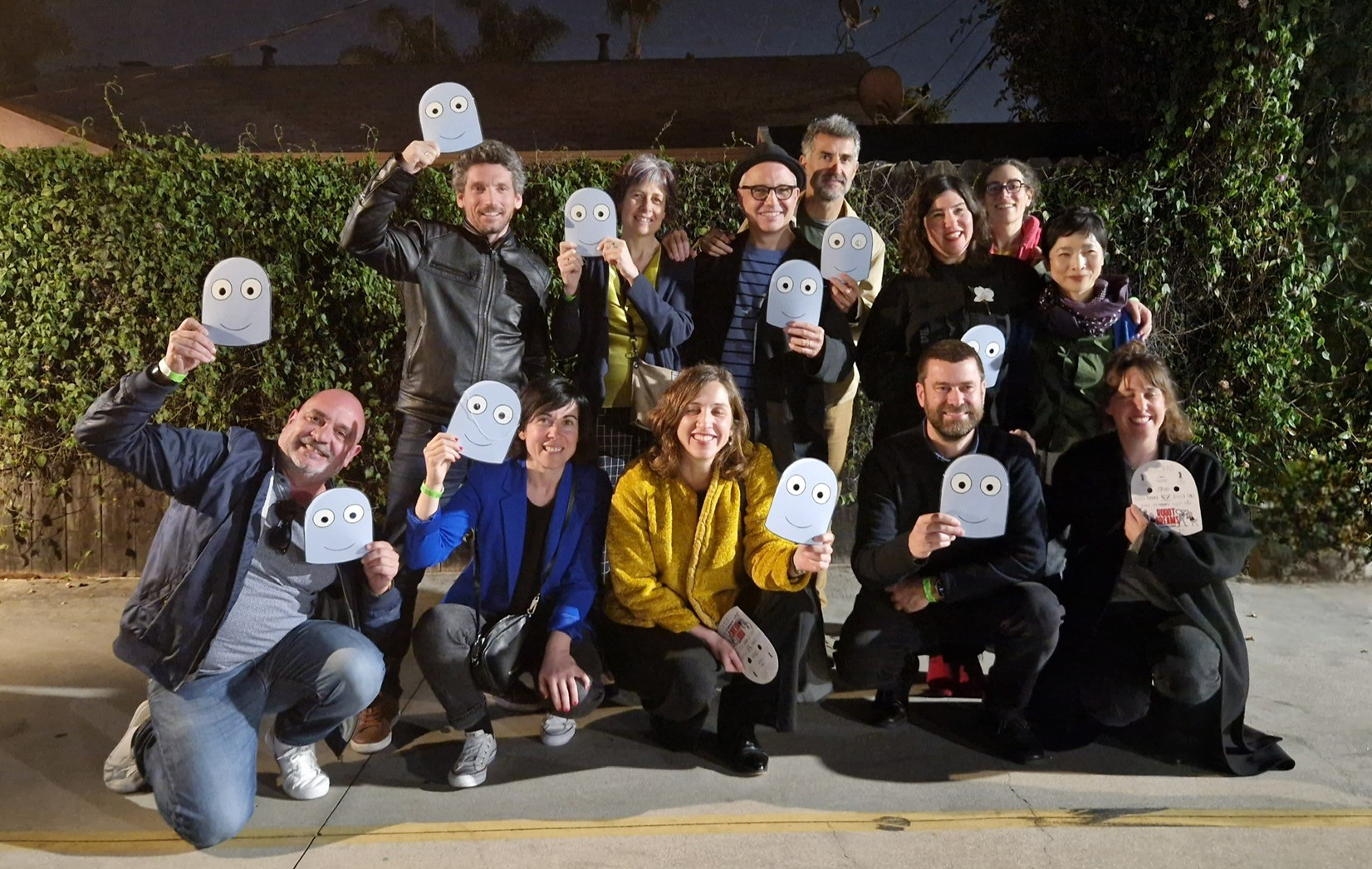 Fotografía de la delegación navarra junto con el equipo de Robot Dreams. 