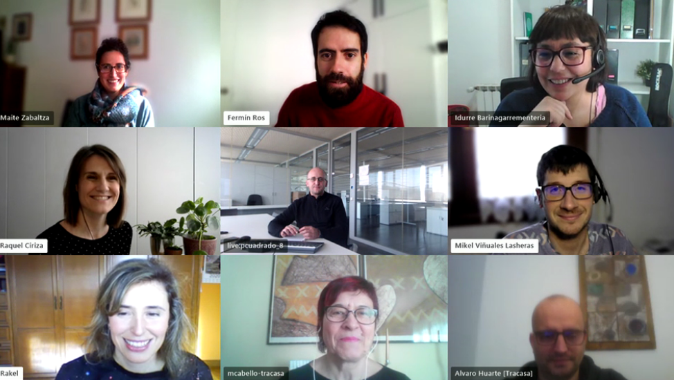 Fotografía del pantallazo de un momento de la reunión virtual en la que aparecen cinco mujeres y cuatro hombres.