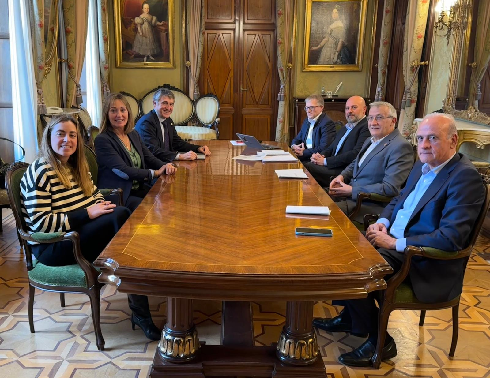 Fotografía de un momento de la reunión