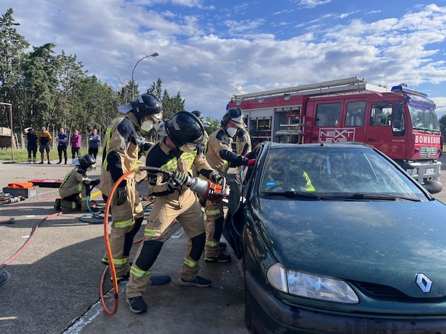 Fotografía de un momento de las prácticas de descarcelación en accidentes de tráfico.