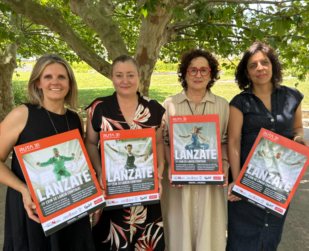Fotografía de varias personas asistentes al acto