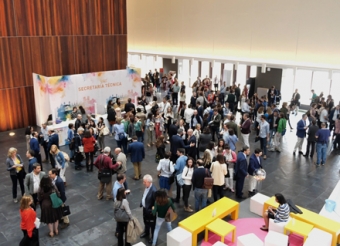 Fotografía de un congreso en Baluarte