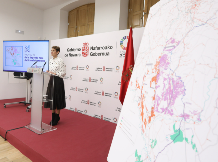 Fotografia de la presidenta Maria Chivite durante un momento de la comparecencia