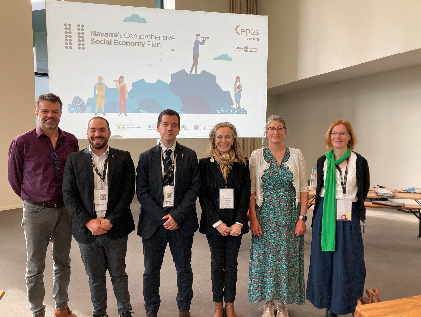 Fotografia del consejero Irujo, la directora general Izaskun Goñi y el director general de Acción Exterior, Sergio Pérez con representantes de la región francesa de Bretaña en un momento de las jornadas que se han celebrado en Estrasburgo.