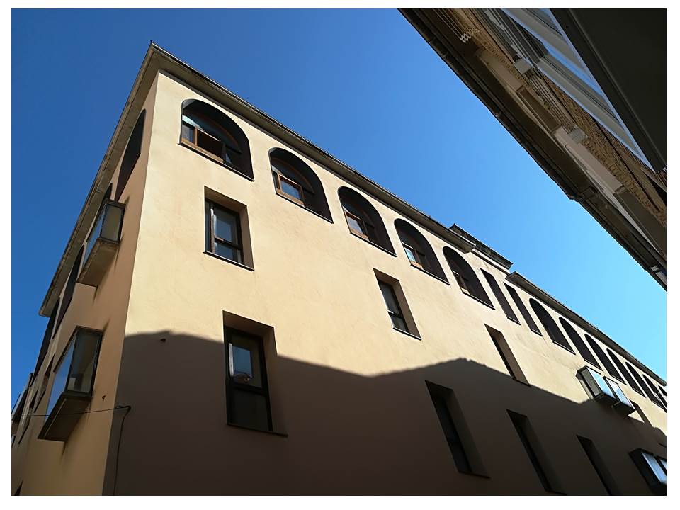Fotografía de la fachada del antiguo hospital de Estella