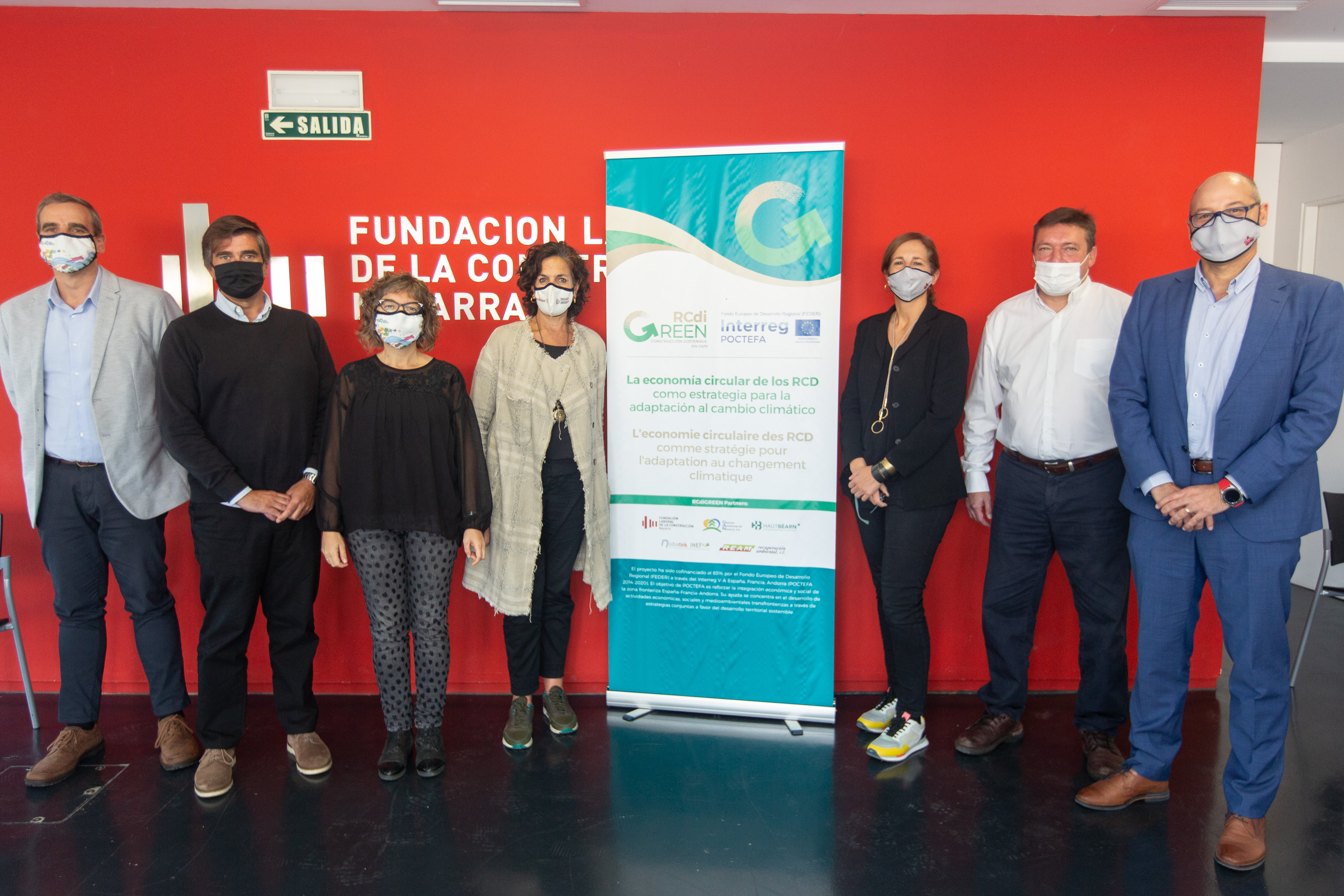 De izda a dcha: Luis Sanz (GAN-NIK), Jaime Sagúes  (REAM),  Susana Aldaz (GAN-NIK), la consejera Gómez, Marta Ruiz, directora técnica del proyecto; Josetxo Iriguibel , secretario de la Fundación Laboral ; y  Emilio Lezana,  gerente de la fundación