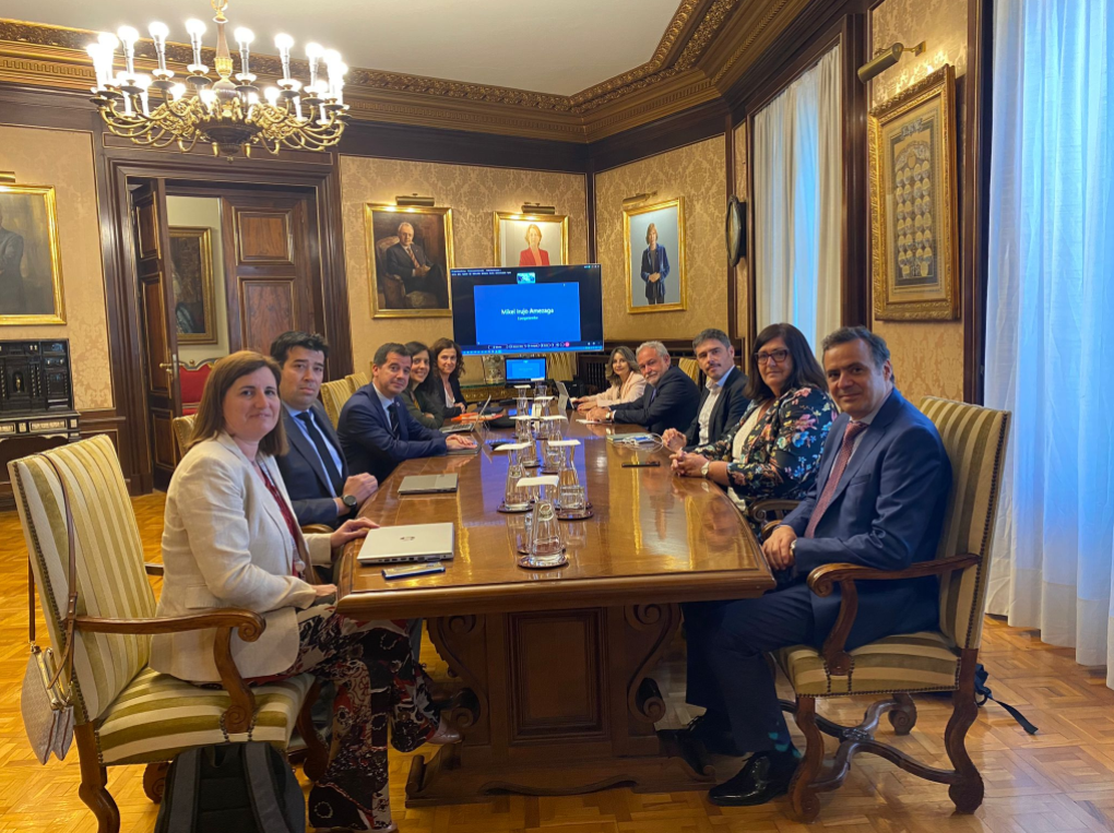 Fotografia de de los participantes de la reunión