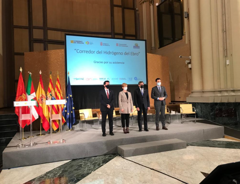 Fotografia del el consejero Irujo, la consejera Tapia, el consejero Aliaga y el consejero Torrent. 