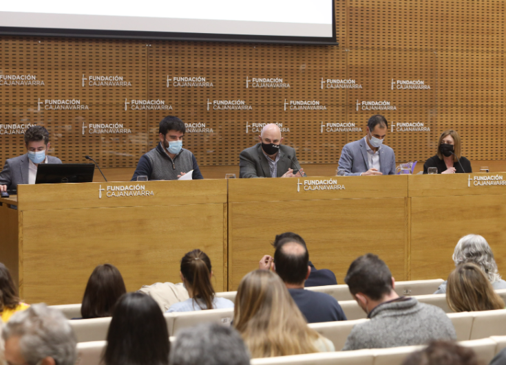 Fotografia de los participantes durante un momento de la comparecencia