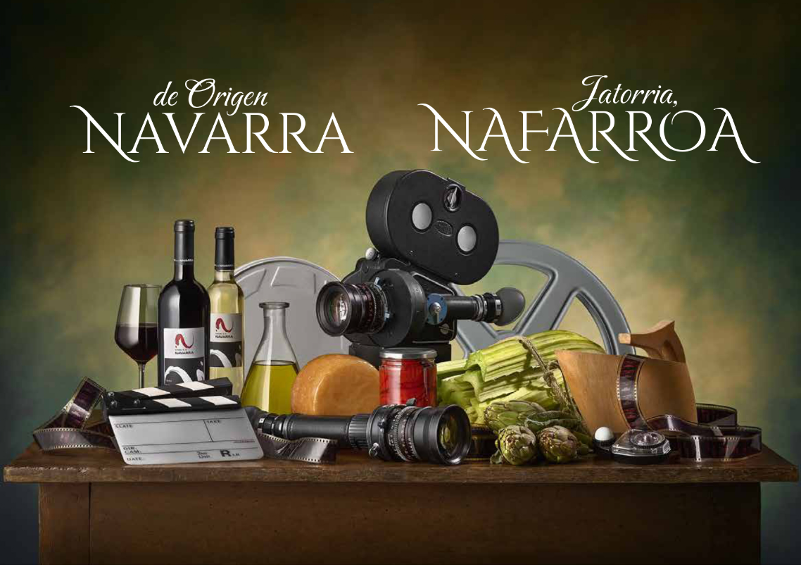 Fotografía de comida junto a varios dispositivos de producción