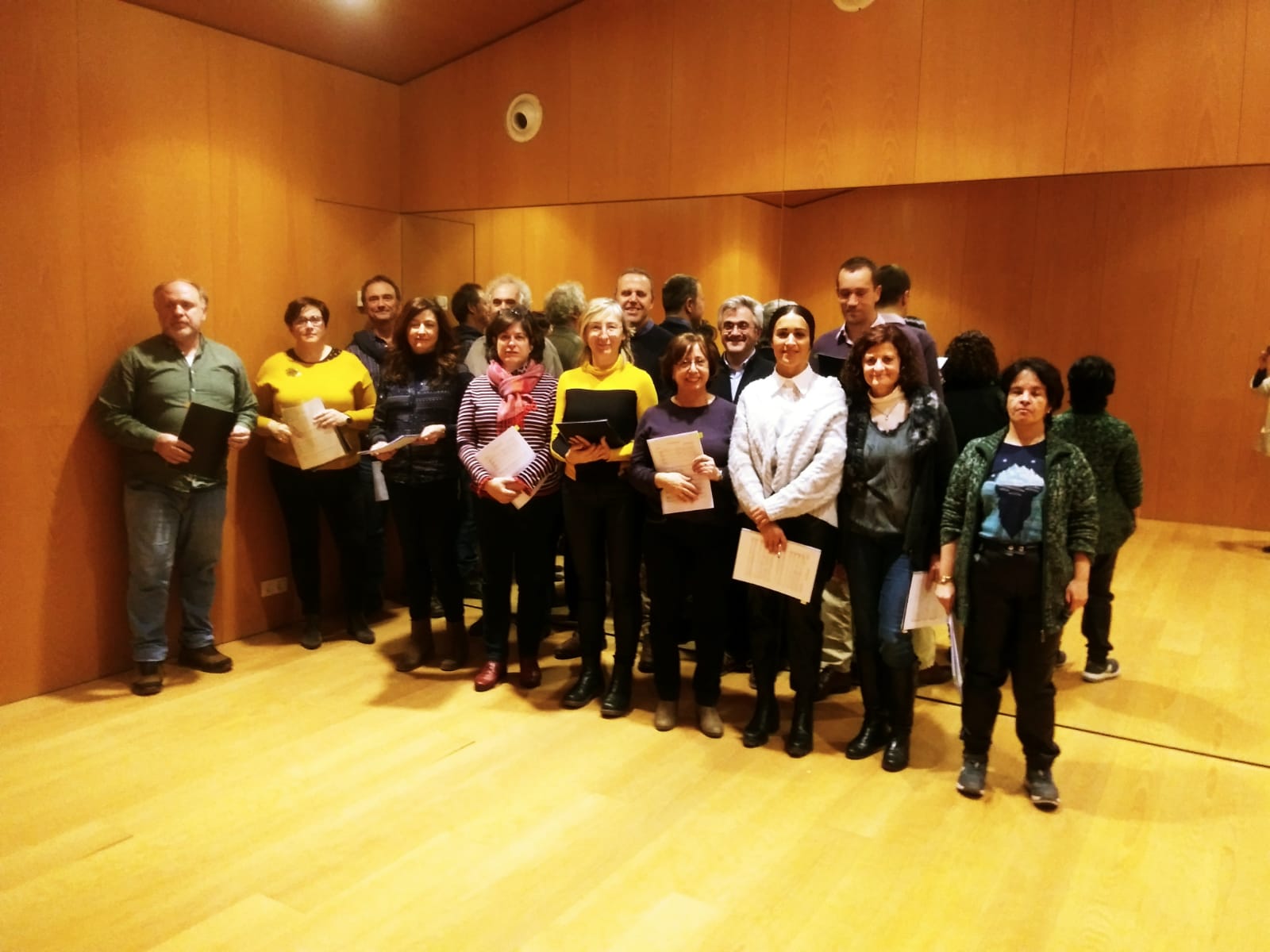 El coro NSP está formado por una veintena de empleadas y empleados de las sociedades públicas de Navarra.