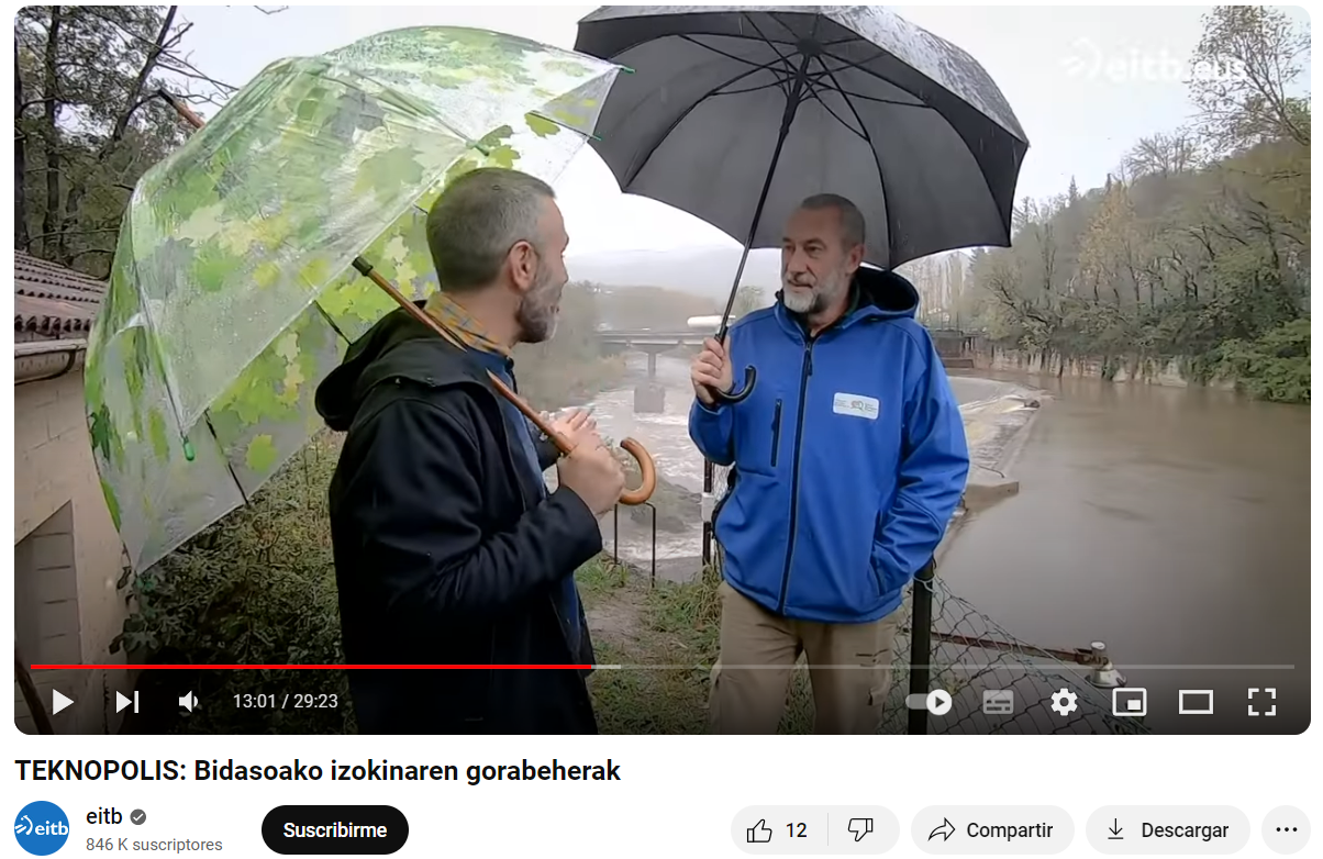 Imagen de Josu Elso, trabajador de GAN-NIK, junto al presentador del programa TEKNOPOLIS