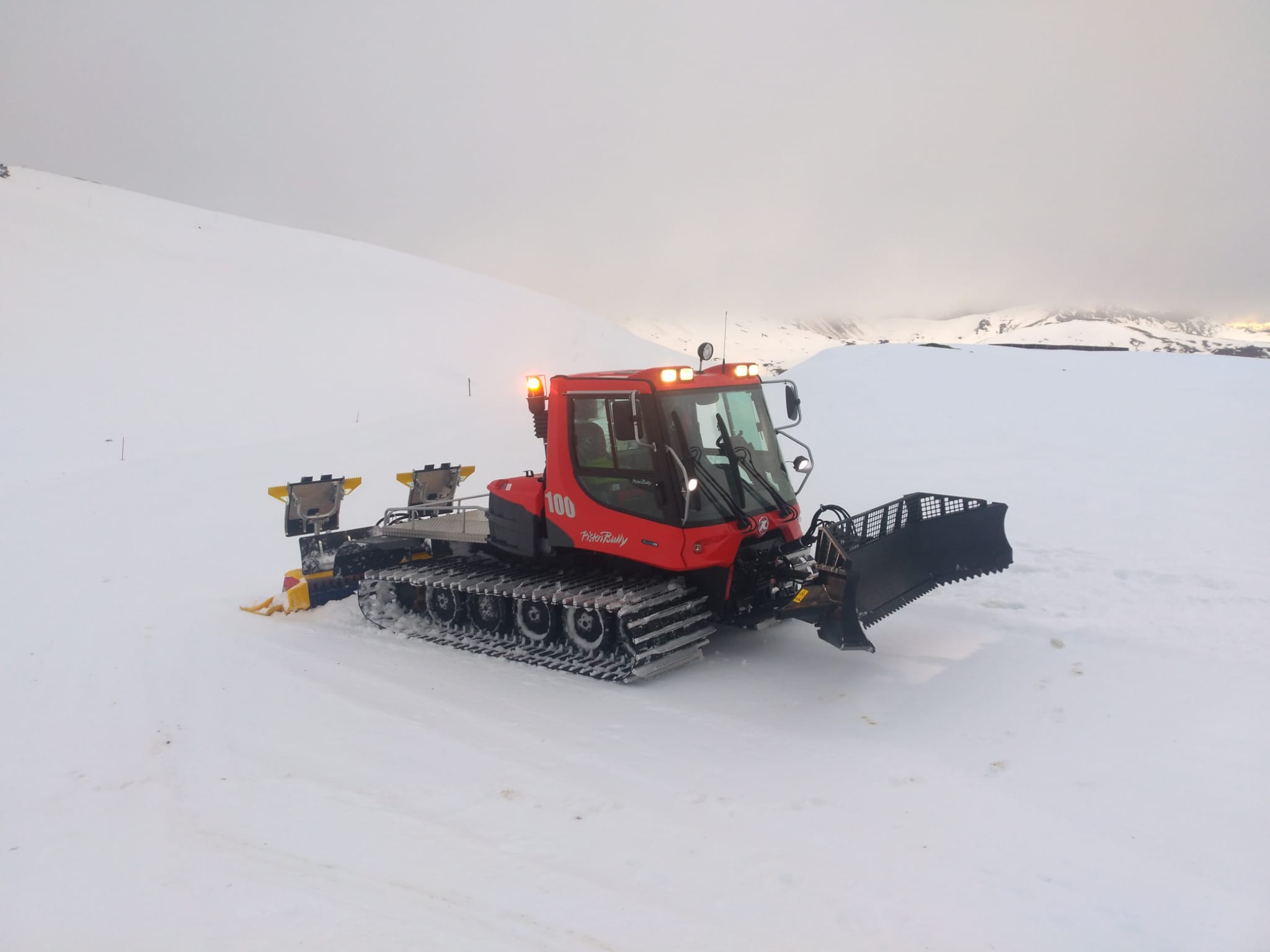 Nueva máquina quitanieves adquirida para la nueva temporada del Centro de Esquí Nórdico Larra-Belagua