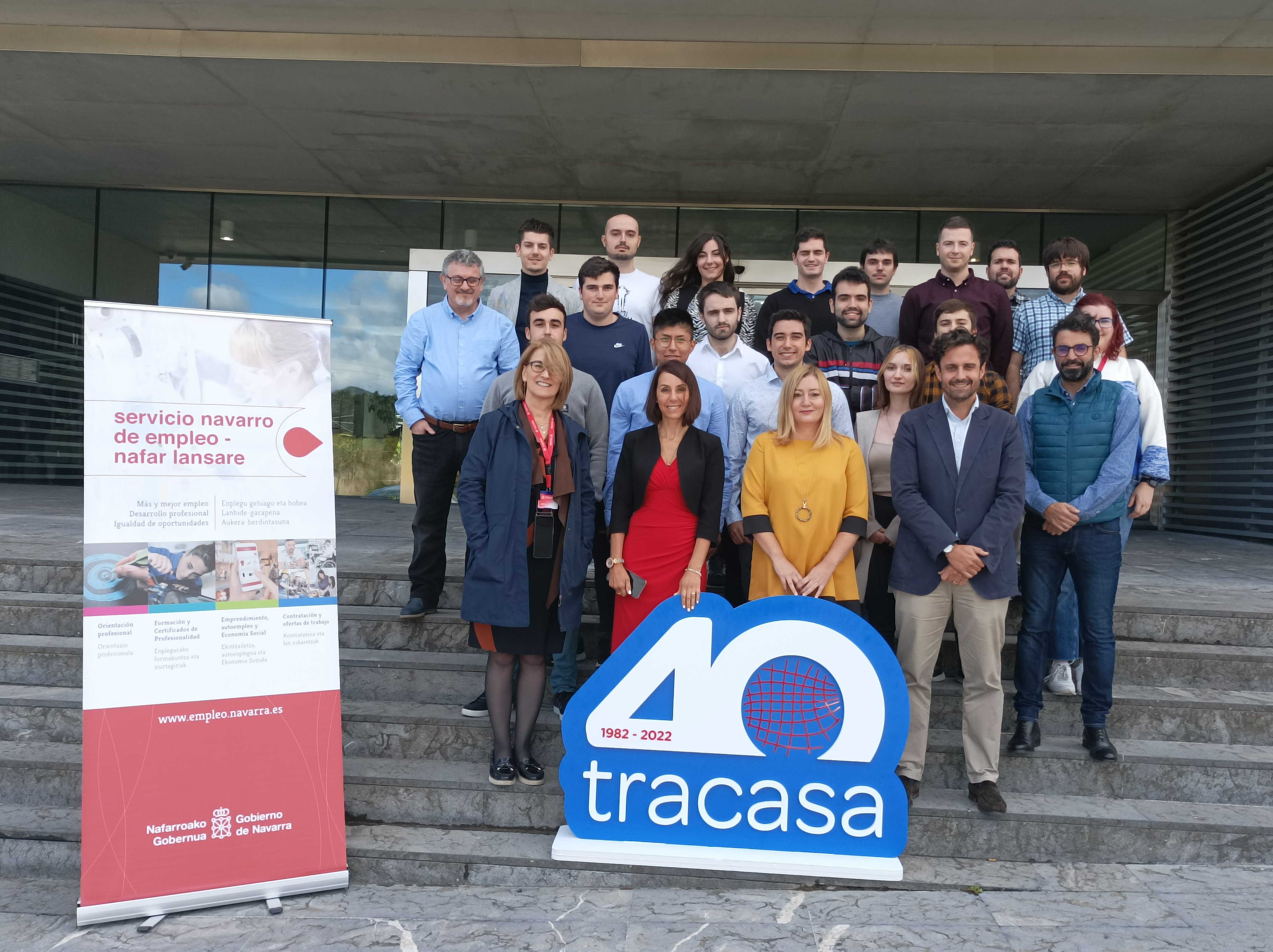 Fotografía de responsables y de alumnos.