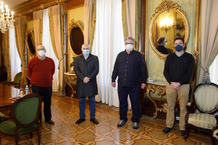 De izquierda a derecha: El arquitecto Patxi Mangado; el consejero José María Aierdi; el experto en edificación y profesor de la ETH de Zúrich, Andrea Deplazes; y el director gerente de Nasuvinsa, Alberto Bayona.