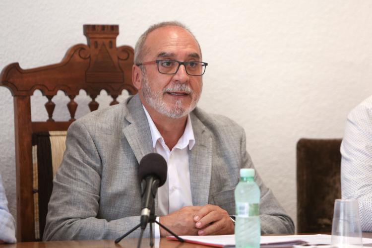 Fotografía del consejero Cigudosa, en un momento de su intervención. 