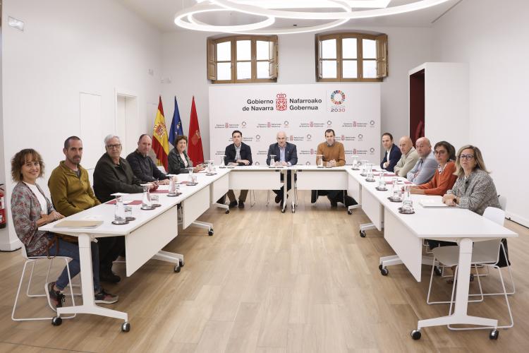 Fotografía de todos los asistentes a la reunión.