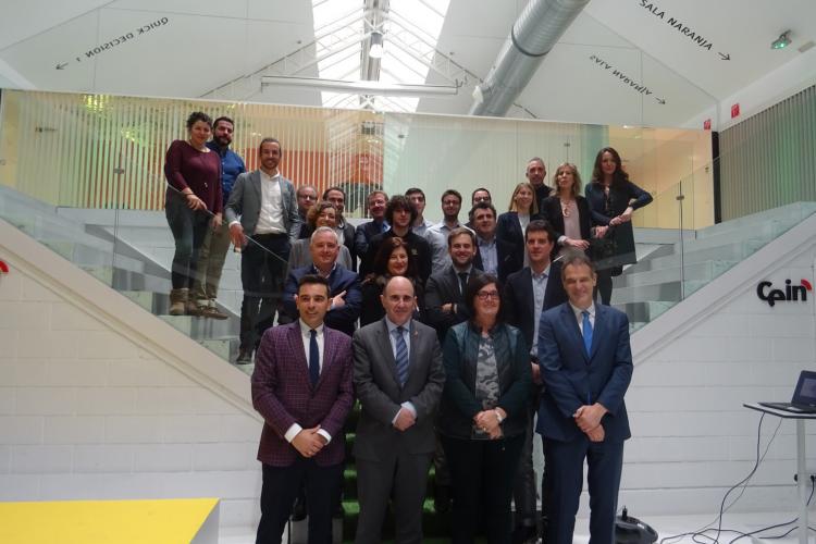 Foto de grupo de los participantes en la clausura de la sexta edición de Impulso Emprendedor. 