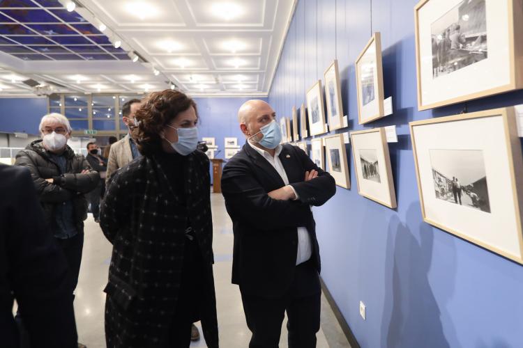La consejera Itziar Gómez, José Luis Arasti, delegado del Gobierno Central en Navarra, José Miguel Gastón, director del Instituto Navarro de la Memoria.