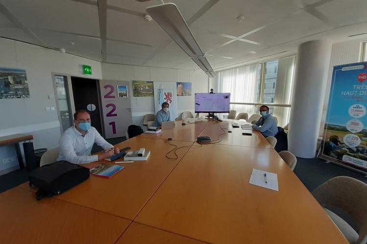 Fotografía de la reunión de trabajo entre representantes del Gobierno de Navarra, NASERTIC y Nueva Aquitania