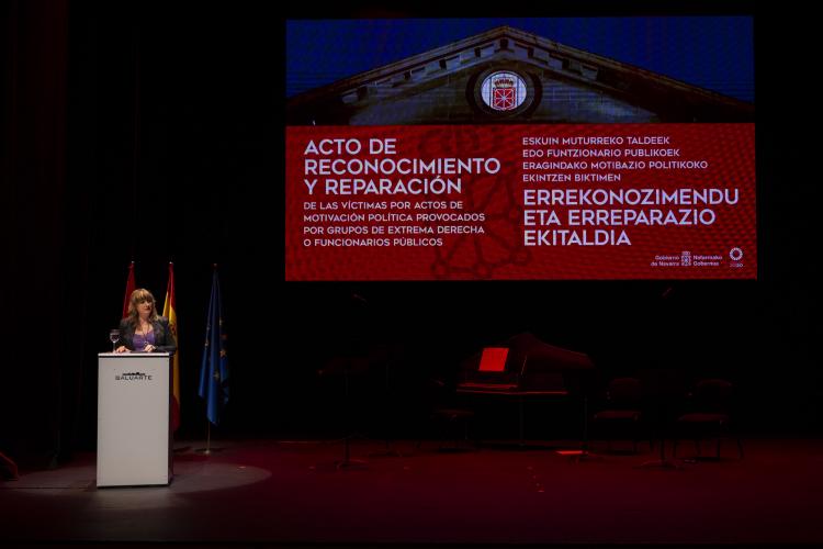 Una persona hablando en el escenario en el acto celebrado en 2025