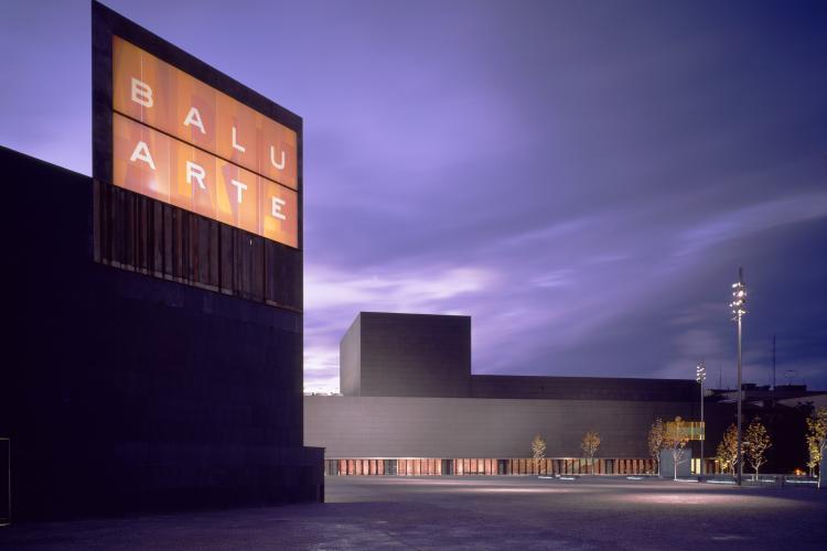 Fotografía de la fachada del Palacio de Congresos Baluarte