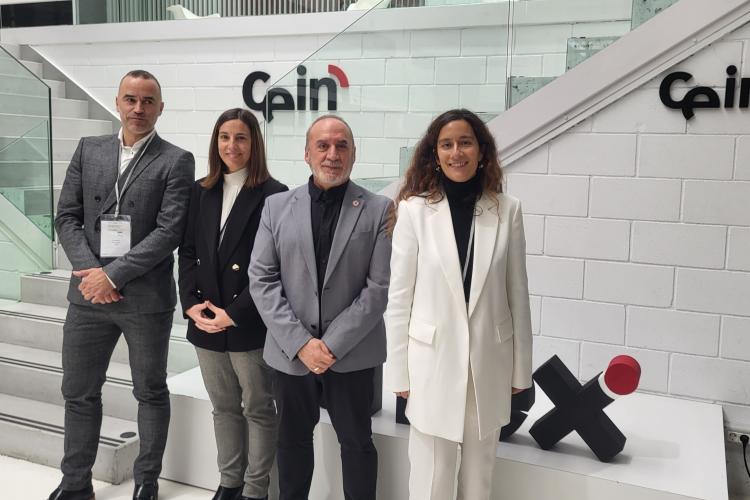 Fotografía de los representantes que han acudido a la presentación